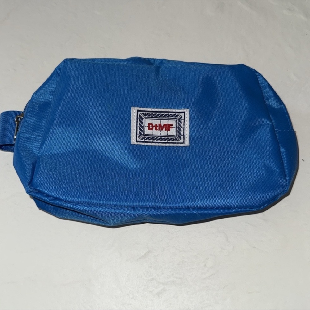 Bad Bunny DTMF No Me Quiero IR de Aqui VIP Exclusive Gift Experience Fanny Pack